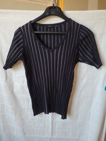 top avec col "V" taille 38