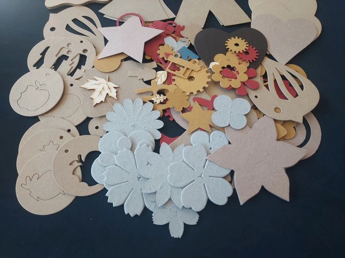 Lot de décorations pour scrapbooking en cartons - photo numéro 2