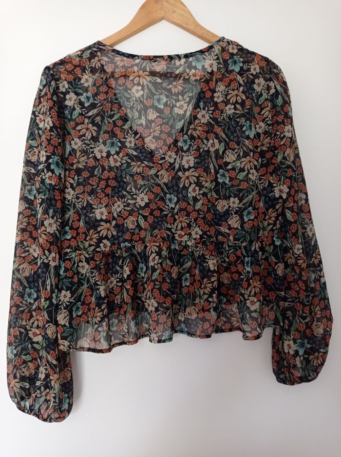 BLOUSE Fleurie STRADIVARIUS. - photo numéro 3