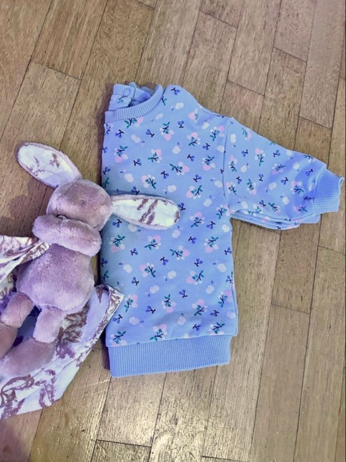 💙 Sweat Tape à l'Œil 6 Mois - Bleu Ciel avec motif Fleuri 💙 - photo numéro 2