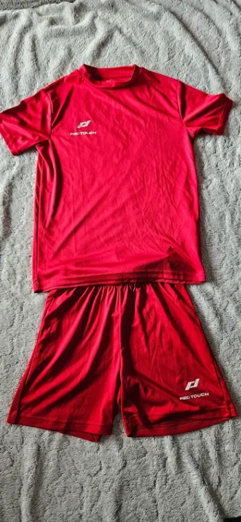 Ensemble sport + 1 haut 10 ans