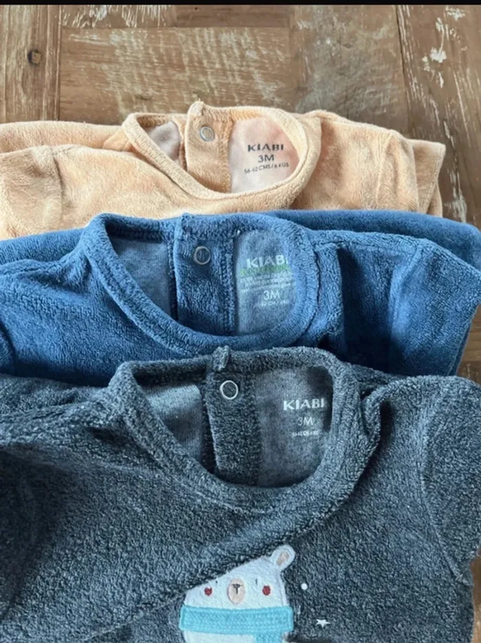 Lot pyjamas velours Kiabi 3 mois - photo numéro 2