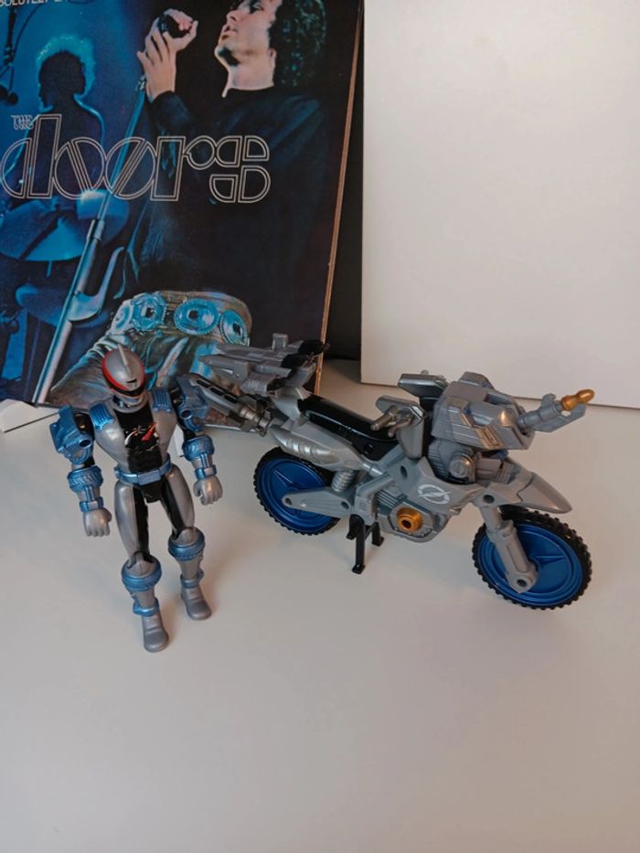 Figurine et sa moto vintage Bandai 2007 Power Rangers opération overdrive fig 14cm - photo numéro 2