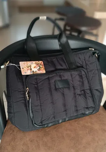 Sac matelassé avec bandoulière noir 40x28 cm