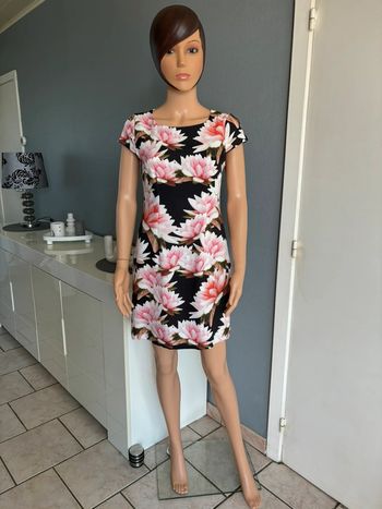 Robe à fleurs neuve