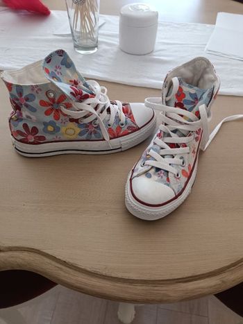 Converse fleurie