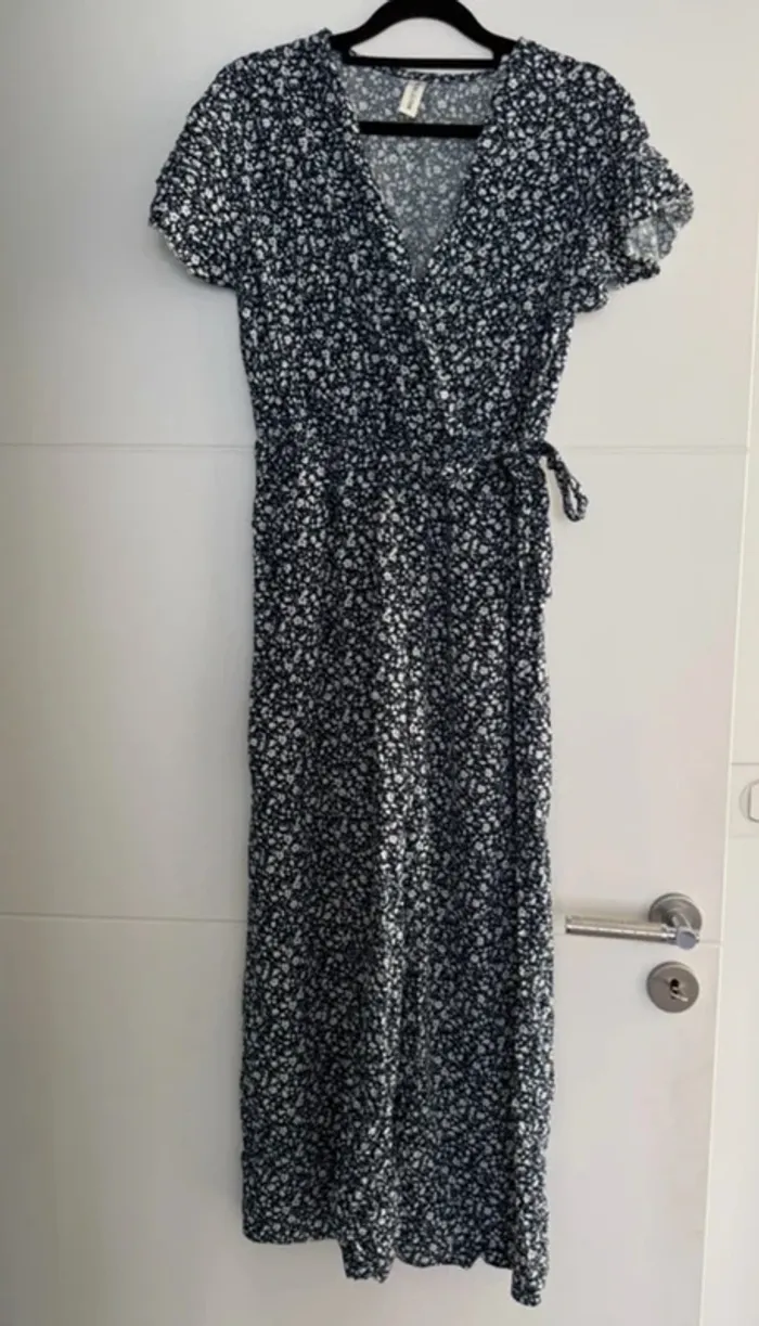 Combinaison bleu à fleurs taille S ou 36
