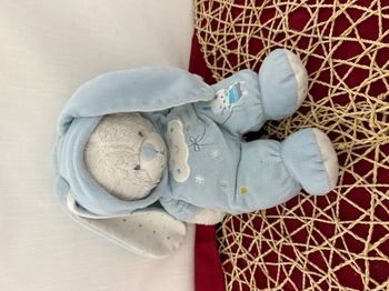 Peluche ours MAX & SAX capuche lapin bleu nuage et étoiles Carrefour