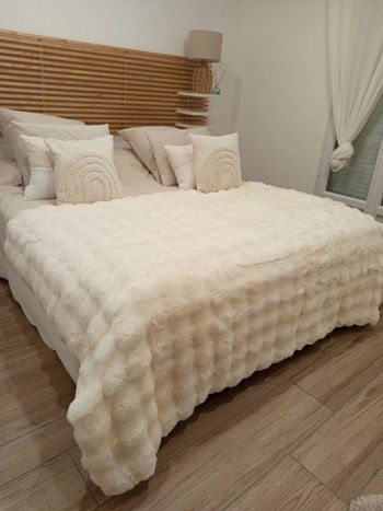 Plaid doux effet fausse fourrure blanc cassé crème 150 x 200 cm neuf