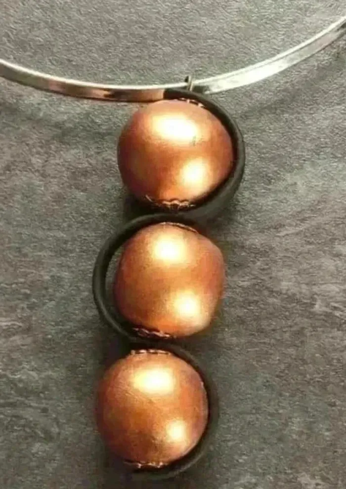 Collier avec 3 perles - photo numéro 5