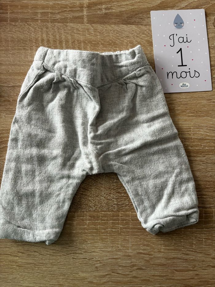Pantalon sarouel gris KIABI t.1m
