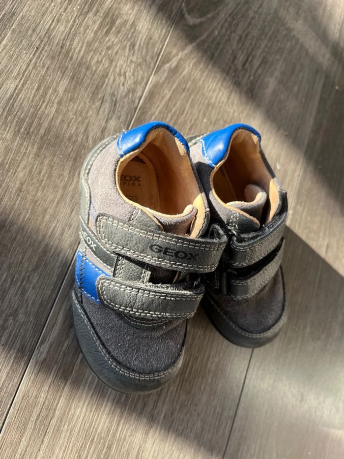 Chaussures geox T22