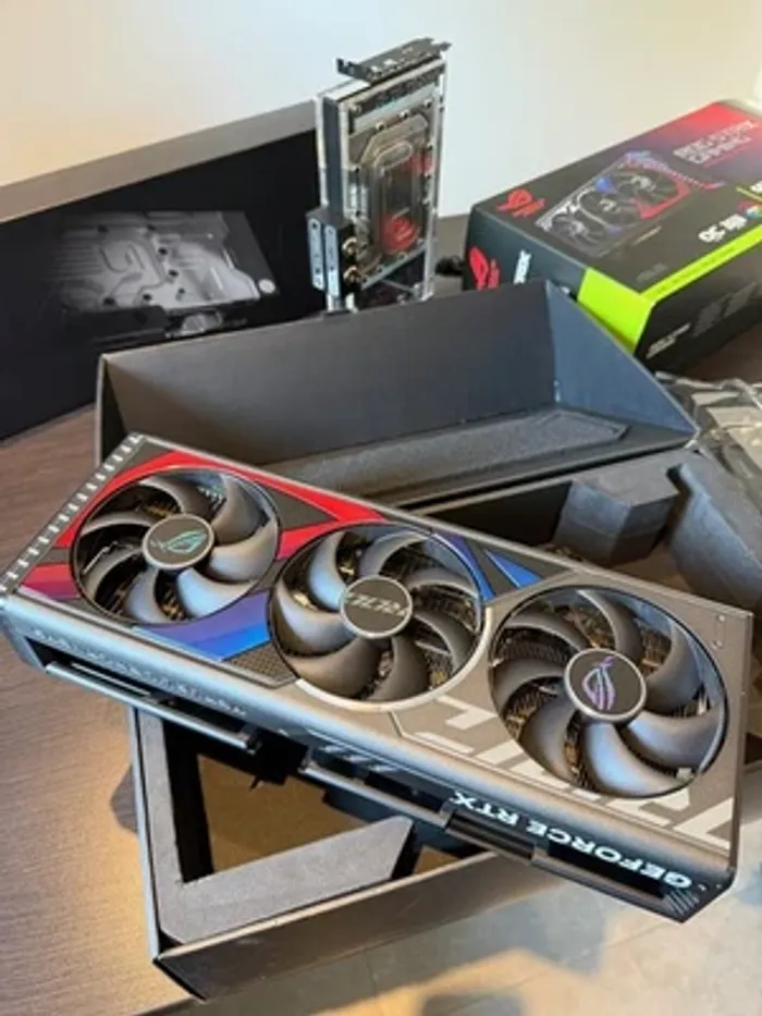 ROG Strix gaming GeForce RTX 4090 - photo numéro 4