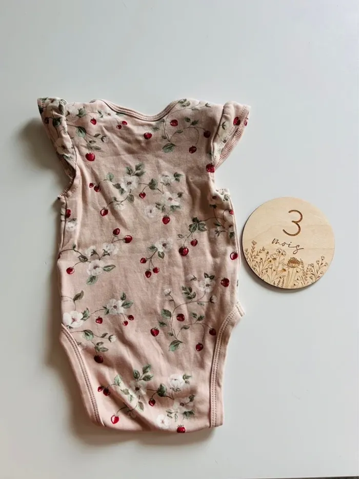 Body fraise et fleurs - photo numéro 2