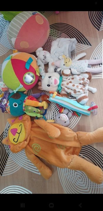 Lot doudous peluches jouets souples