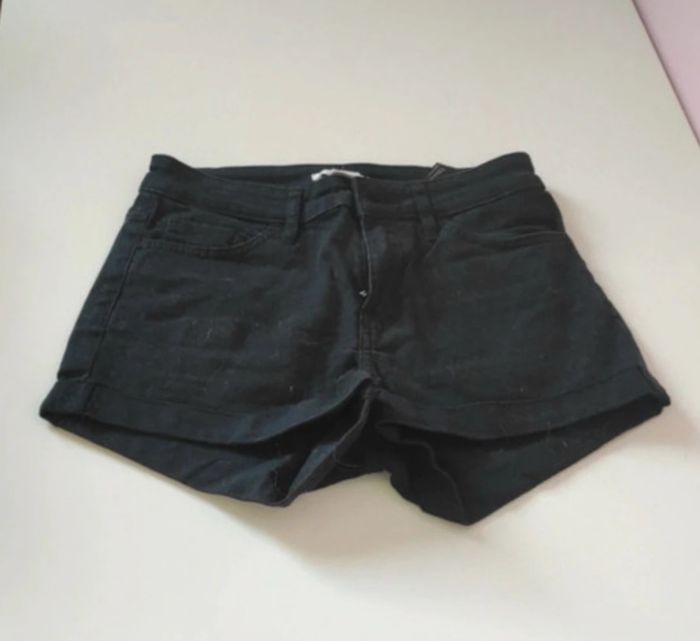 Short noir