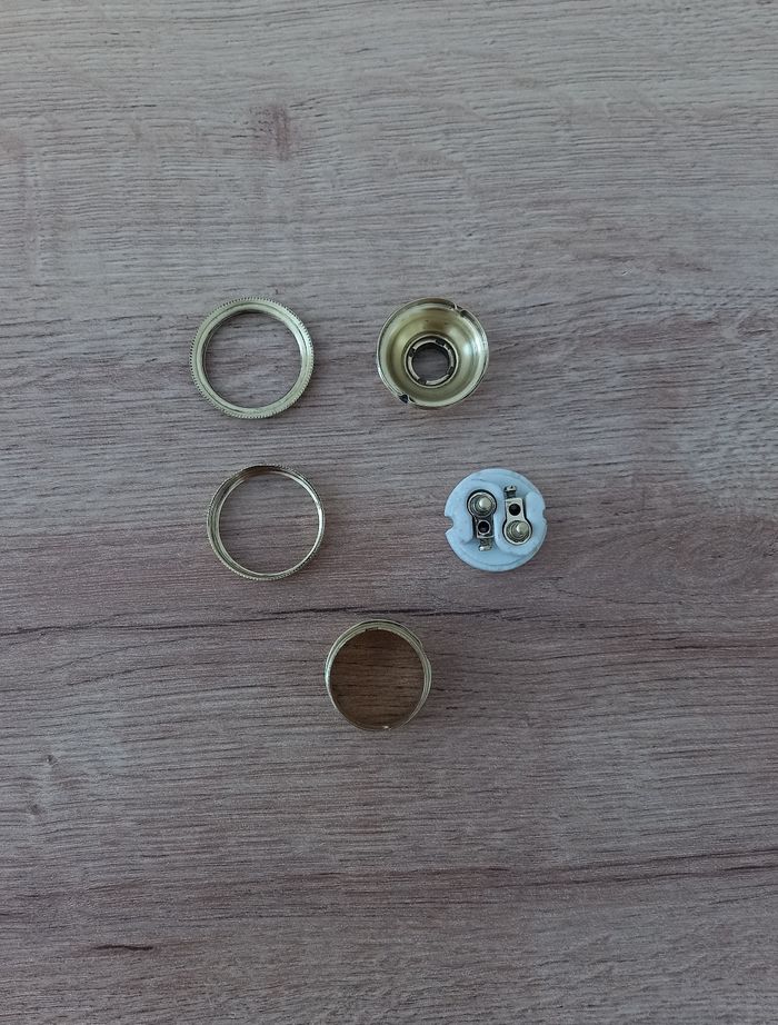 Douille B22 ancienne en laiton , céramique et bague lustre. - photo numéro 6