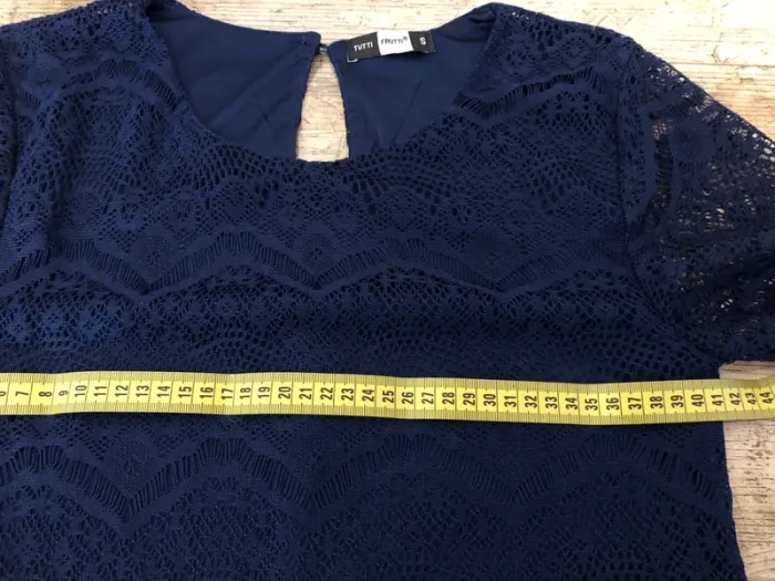 Robe en dentelle - photo numéro 7