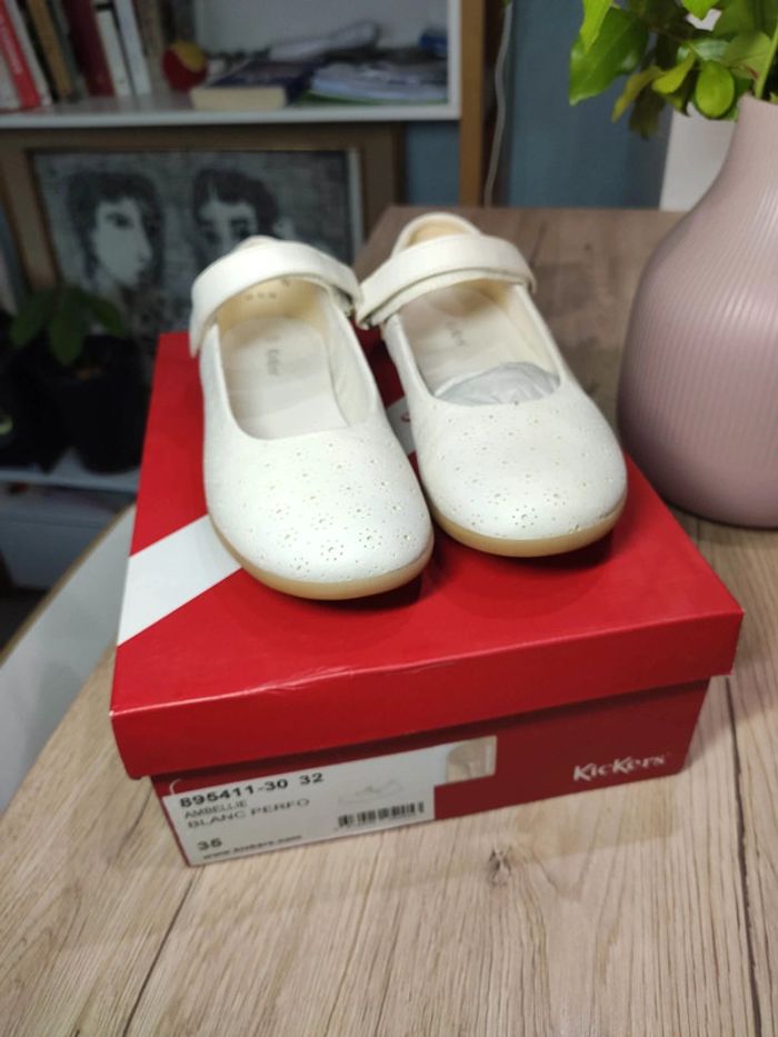 Chaussures blanches détails esprit broderie cuir kickers neuves 35 - photo numéro 2