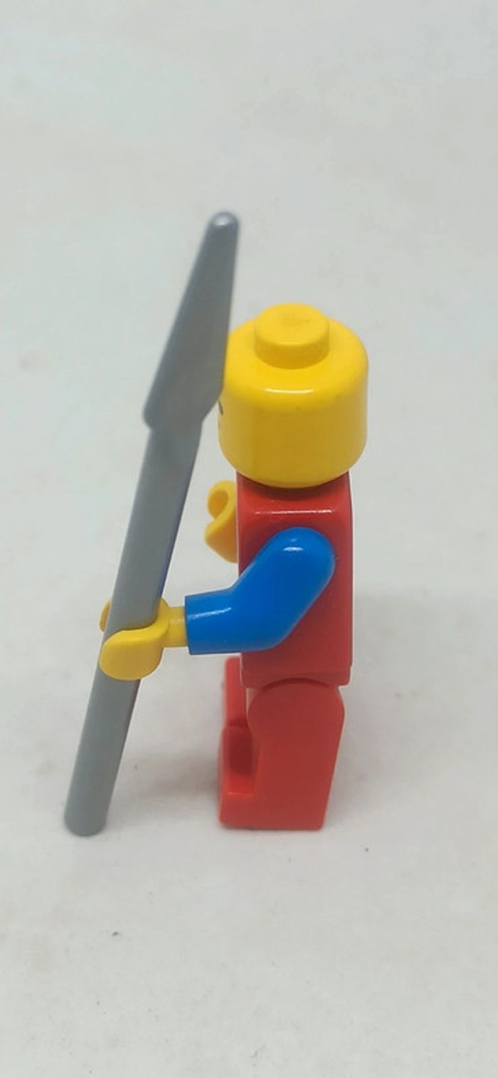 Figurine chevalier lego avec pantalon rouge - photo numéro 4