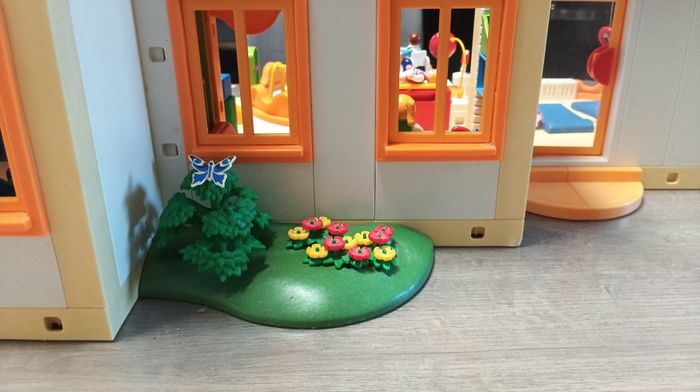 Playmobil école + espace crèche - photo numéro 2