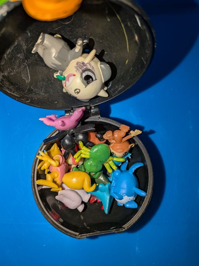 Lots pokeballs et figurines pokemon - photo numéro 2