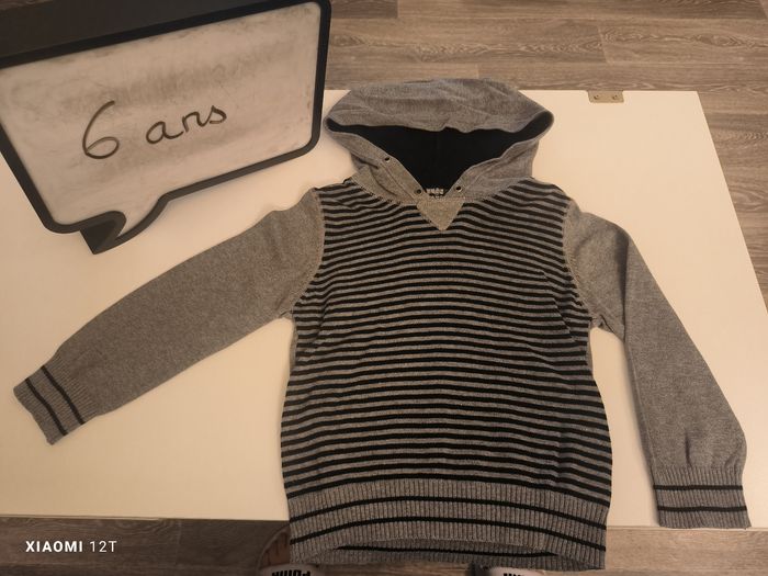 Pull gris et noir