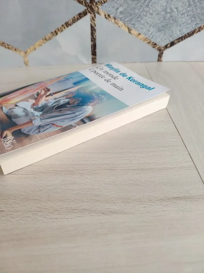 Livre poche un monde à portée de main Kerangal - photo numéro 3