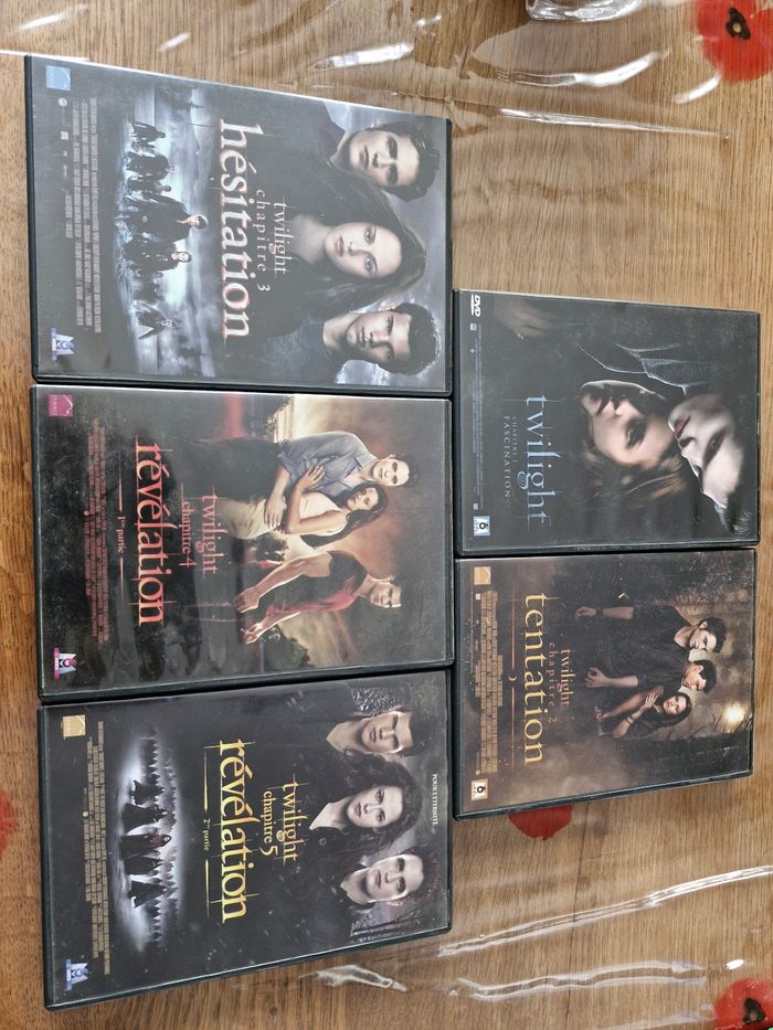 Lot Twilight dvds + livres - photo numéro 2