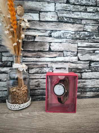 🖤 Montre Delya neuve dans sa boîte 🖤