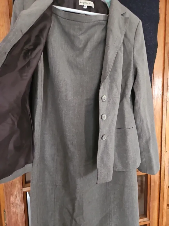 Tailleur - photo numéro 2