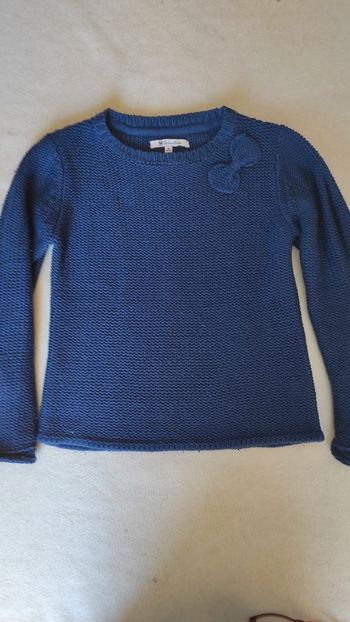 Pull avec petit noeud