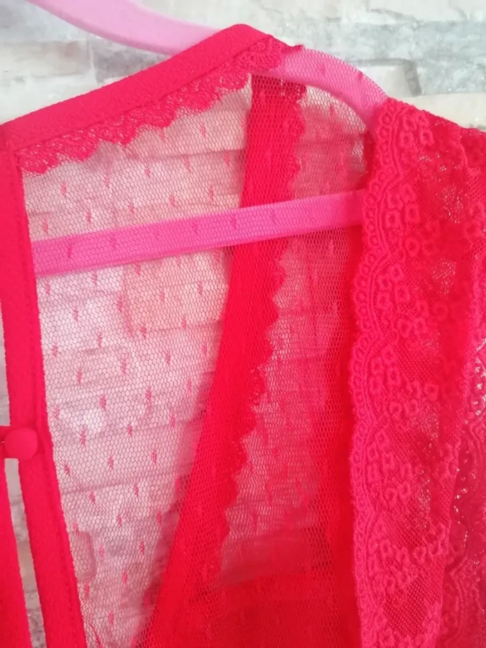 Top/haut rouge naf naf dentelle taille M #Vêtements_femmes_krocaro - photo numéro 9