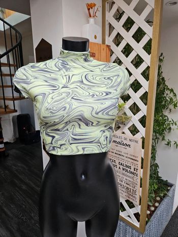 Bershka t-shirt crop top taille S