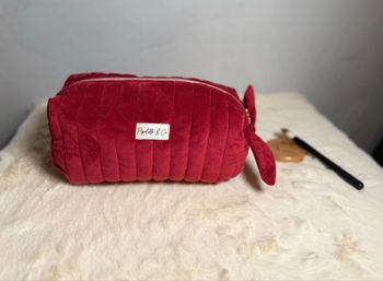 Trousse de toilette en velours matelassé