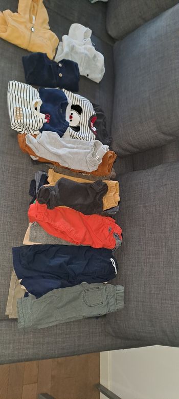 Lot pantalons, gilets zippé, pulls 6 mois garçon