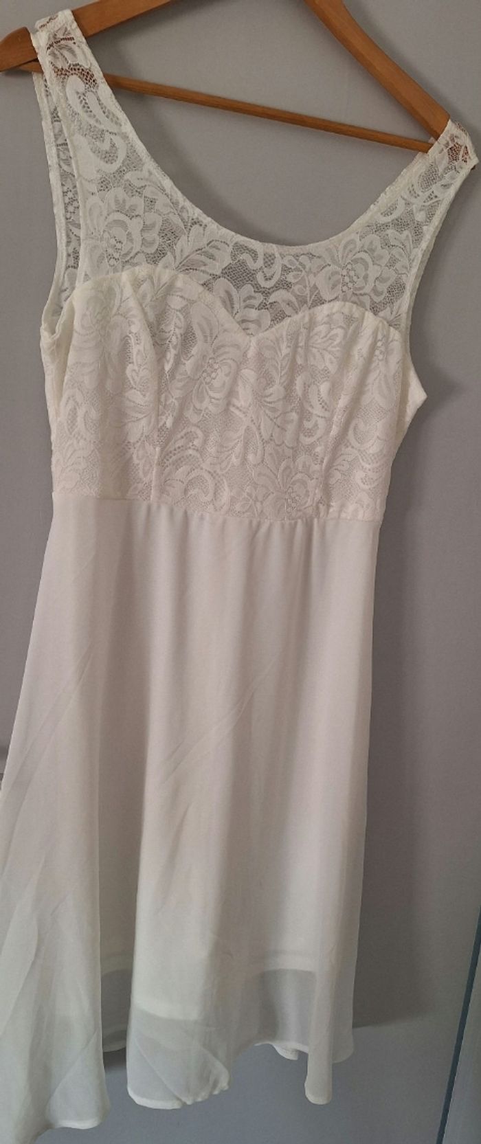 Robe blanche d'été