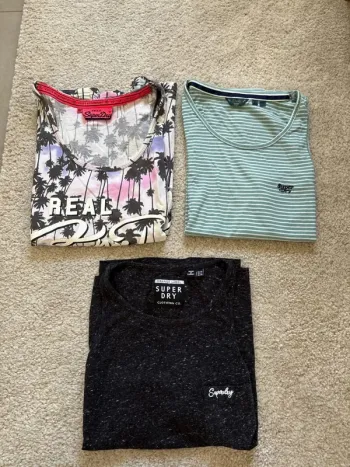 Lot de 2 débardeurs Superdry taille M