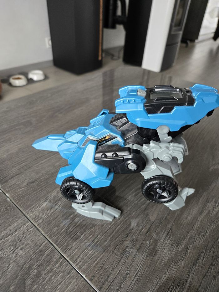 Voiture dinosaure - photo numéro 4