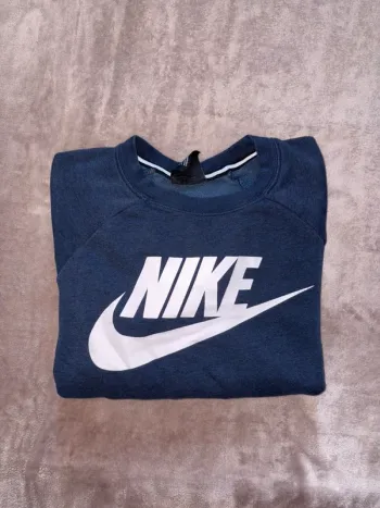 Sweat Nike femme taille S bleu foncé en très bon état