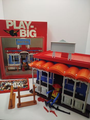 Play-Big Hotel 