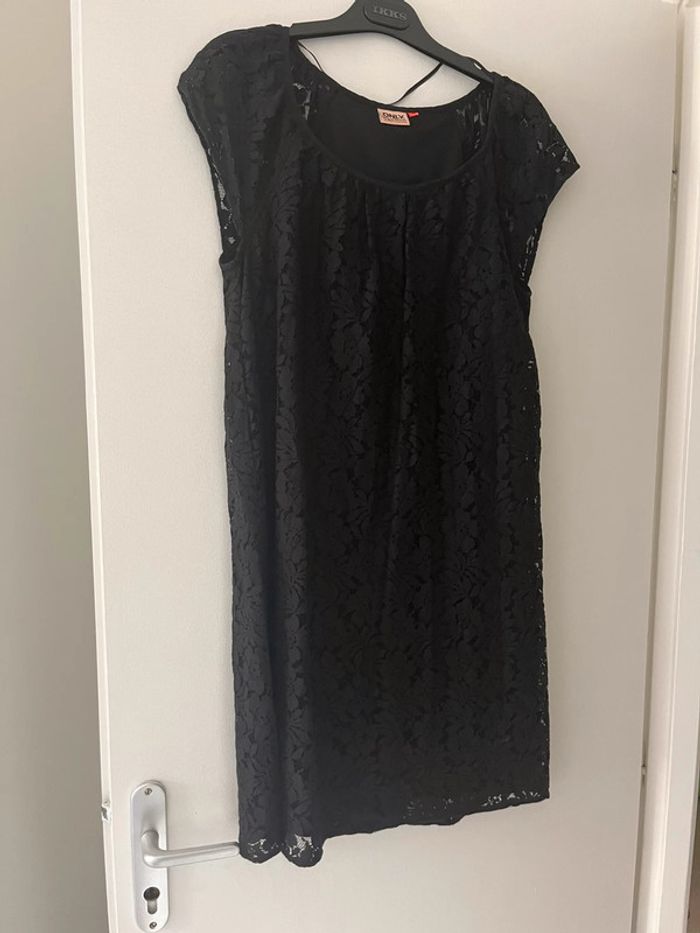 Robe dentelle noir only