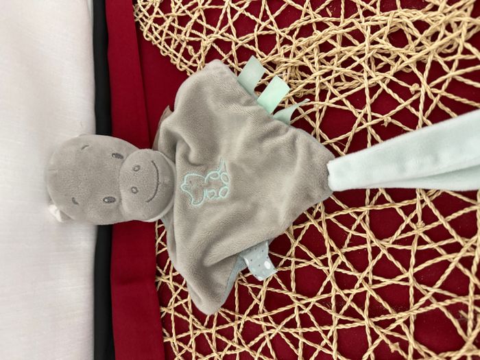 Hippolyte l'hippopotame NATTOU doudou plat beige