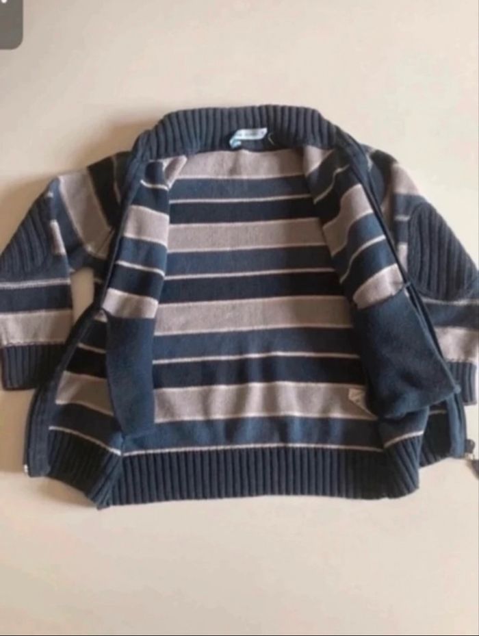 Gilet zippé BON ÉTAT pour garçon taille 3 ans couleurs gris et bleu marine - photo numéro 4