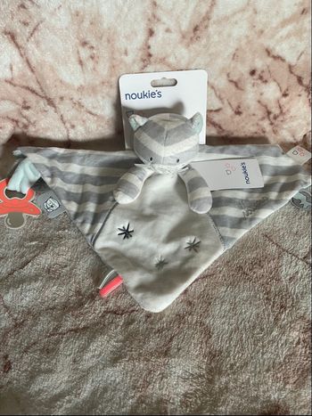 Doudou plat Chat Tigre Anna et Milo blanc gris rayé Noukie’s