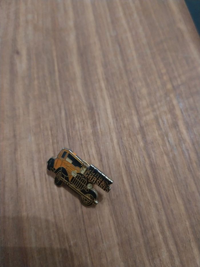 Pins voiture ancienne collection class châssis vintage pin's - photo numéro 2