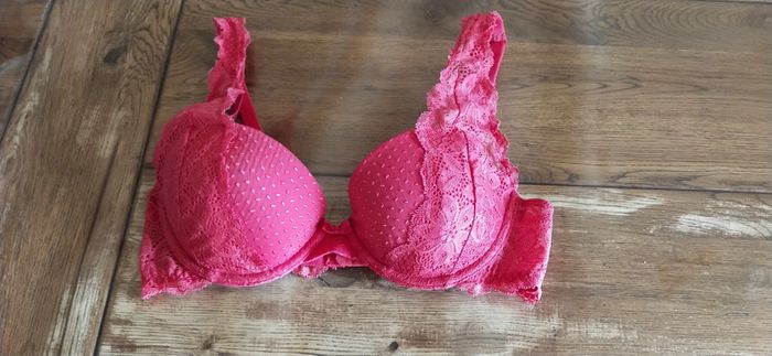 Soutien gorge rouge gorge