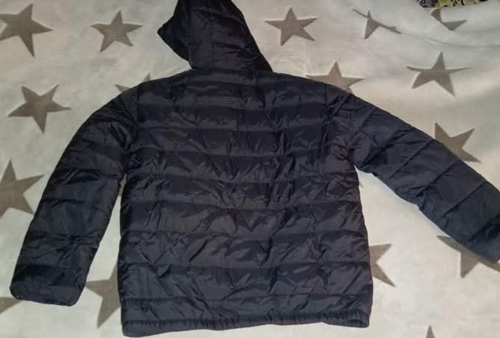 Blouson doudoune 16 ans gemo
Quelques écritures s effacent sur les manches ( voir photo) - photo numéro 5