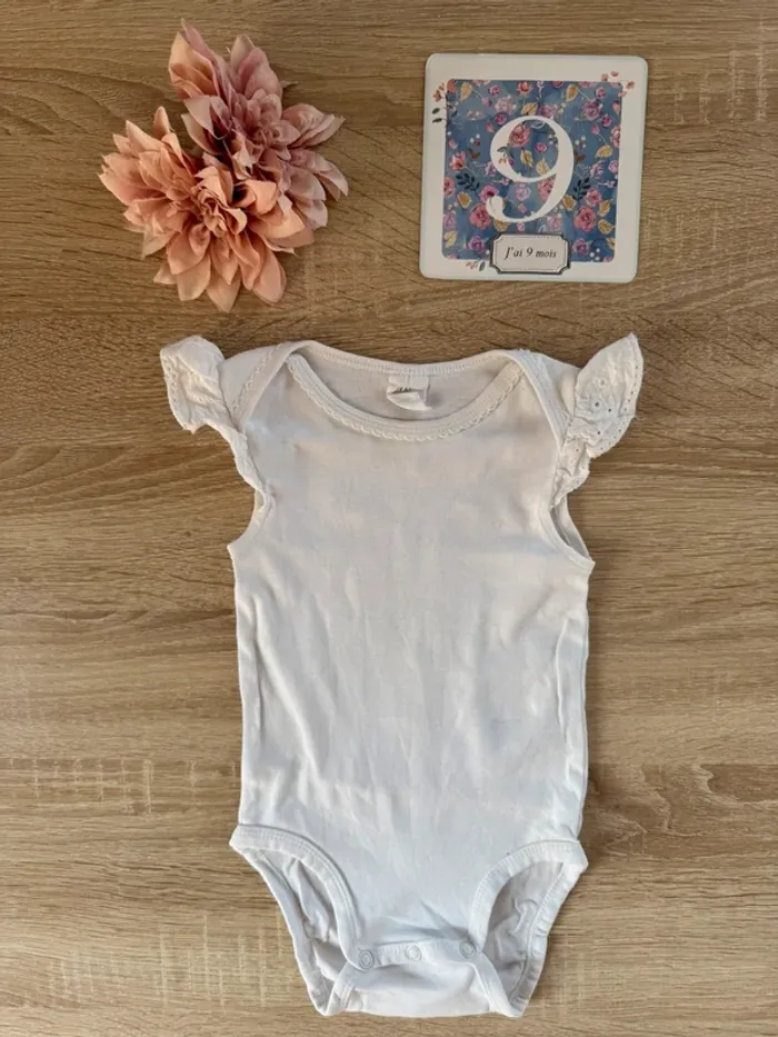 Body MC blanc dentelle H&M 9 mois TBE