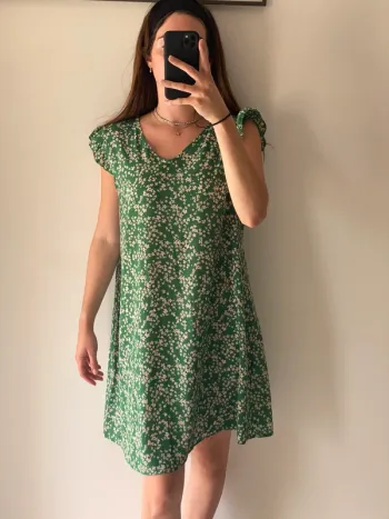Robe verte à fleur
